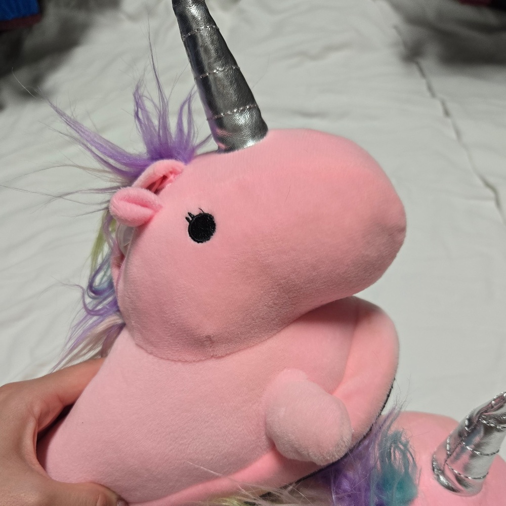 PLUSH UNICORN LIGHT UP SLIPPERS